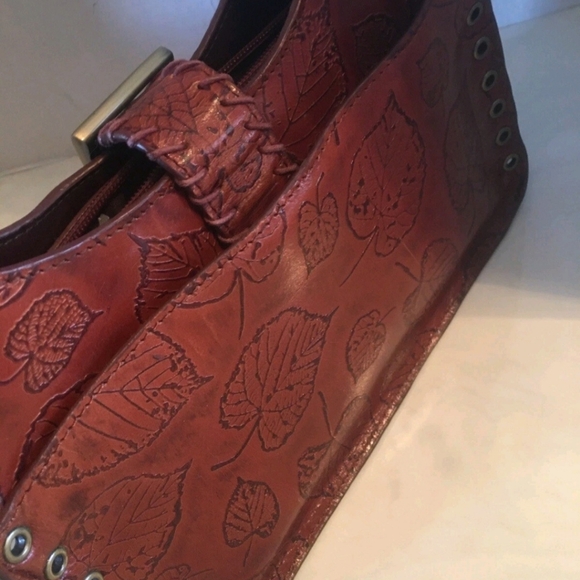 Marc CHANTEL.Leather SHOULDER BAG WITH LEAVES STAMPING - Picture 4 of 8